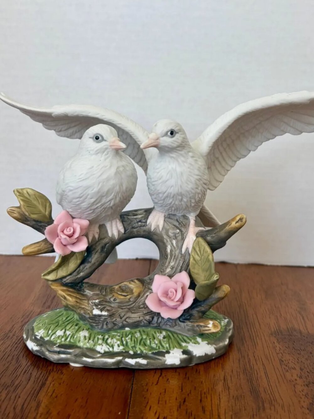 Vintage Wellington Collection Porcelain White Doves Figurine